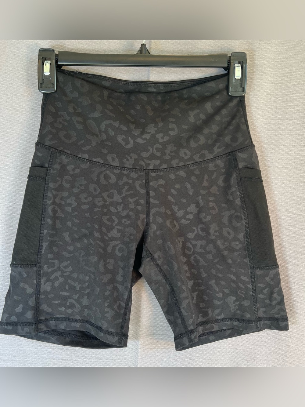 LegEnd Womens SzS Black High-Waist Leopard Print Workout Shorts With Pockets